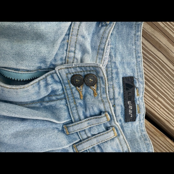 Liz wear pleated shorts - Picture 3 of 4